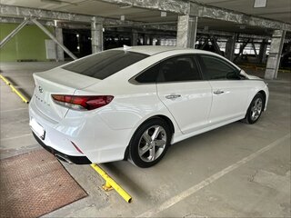 2019 Hyundai Sonata VII (LF) Рестайлинг, белый, 2050000 рублей, вид 4