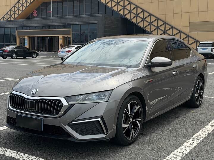 Открыть фотографии: Skoda Octavia IV (A8)