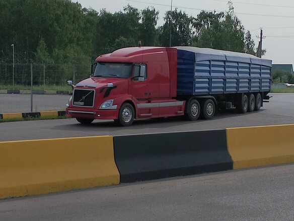2003 Volvo VNL, красный, 5500000 рублей - вид 18