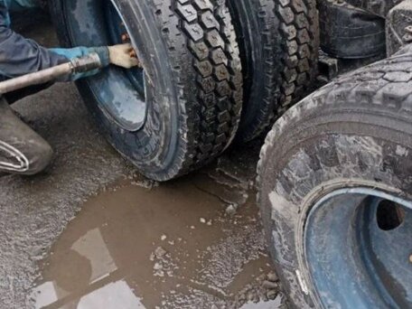 2004 Volvo VNL, голубой, 2800000 рублей, вид 5