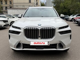 2022 BMW X7 40i I (G07) Рестайлинг, белый, 9500000 рублей, вид 3
