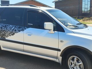 2003 Mitsubishi Space Wagon III, серебристый, 460000 рублей, вид 3