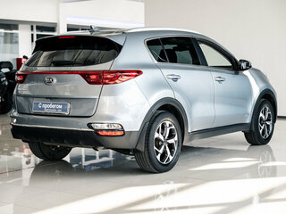2019 Kia Sportage IV Рестайлинг, серебристый, 2100000 рублей, вид 5