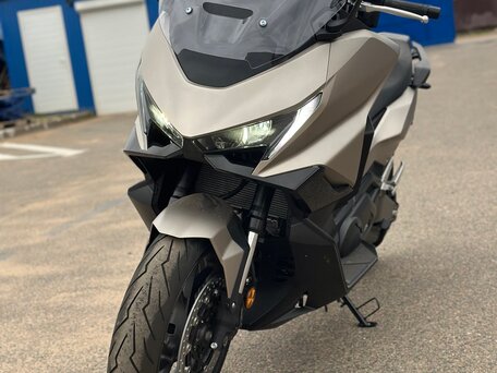 2026 Honda Forza, золотистый, 1699000 рублей, вид 5