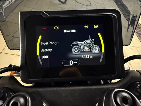 2024 Husqvarna Svartpilen 401, чёрный, 595000 рублей, вид 3