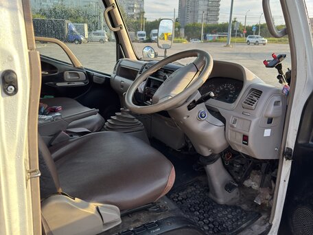 2002 Toyota Dyna, белый, 1450000 рублей, вид 5