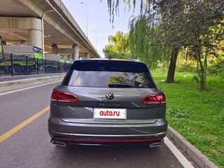 2022 Volkswagen Touareg III, серый, 5600000 рублей, вид 5