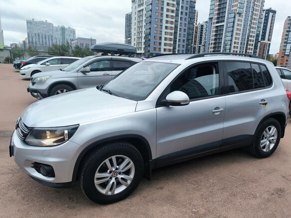 2011 Volkswagen Tiguan I Рестайлинг, серебристый, 900000 рублей - вид 5