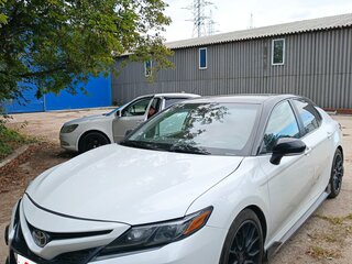 2021 Toyota Camry VIII (XV70) Рестайлинг, белый, 2990000 рублей, вид 1