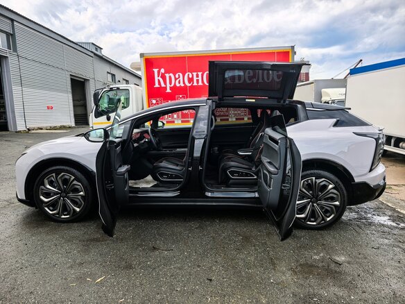 2023 HiPhi X, серый, 6000000 рублей - вид 4