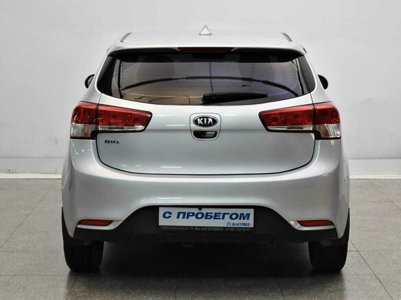 2016 Kia Rio III Рестайлинг, серебристый - вид 2