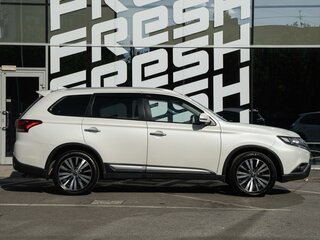 2018 Mitsubishi Outlander III Рестайлинг 3, белый, 2049000 рублей, вид 5