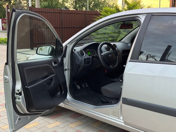 2007 Ford Fiesta Mk5, серебристый, 380000 рублей - вид 6