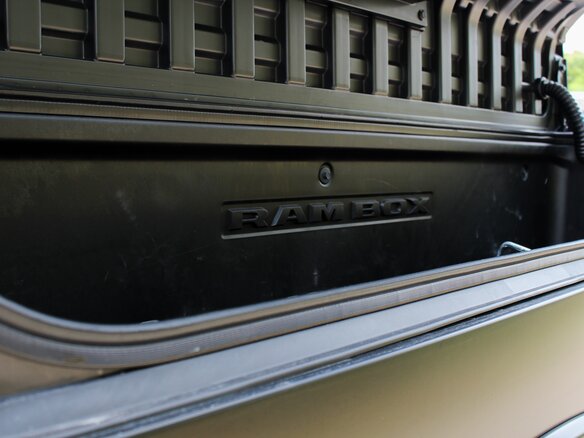 2023 Ram 1500 Crew Cab V, чёрный, 7700000 рублей - вид 14
