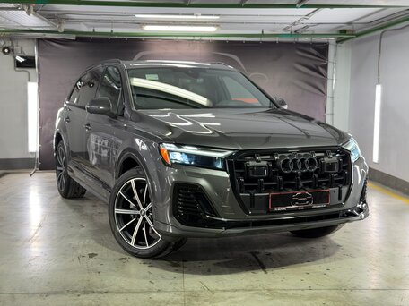 2024 Audi Q7 45 TFSI II (4M) Рестайлинг 2, серый, 8290000 рублей, вид 2