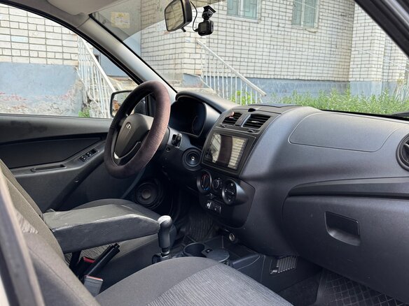 2017 Lada (ВАЗ) Kalina II, серебристый, 650000 рублей - вид 4