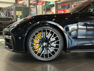 2026 Porsche Panamera Turbo S E-Hybrid III, чёрный, 40990000 рублей, вид 4
