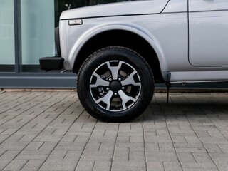 2026 Lada (ВАЗ) Niva Legend I Рестайлинг, серебристый, 1309000 рублей, вид 2