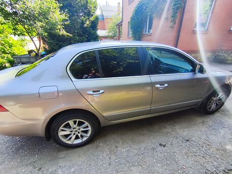 2011 Skoda Superb II, серый, 740000 рублей, вид 4