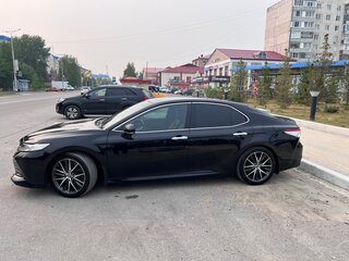 2019 Toyota Camry VIII (XV70), чёрный, 2540000 рублей, вид 3