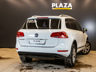 2013 Volkswagen Touareg II, белый, 2390000 рублей, вид 3