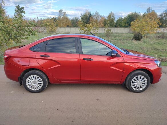 2018 Lada (ВАЗ) Vesta I, красный, 895000 рублей - вид 3