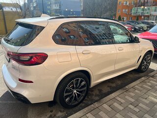 2019 BMW X5 30d IV (G05/G18), белый, 6200000 рублей, вид 3
