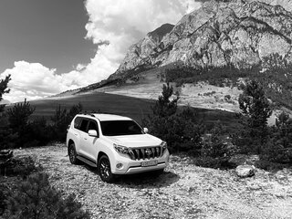 2013 Toyota Land Cruiser Prado 150 Series Рестайлинг 1, белый, 3100000 рублей, вид 3