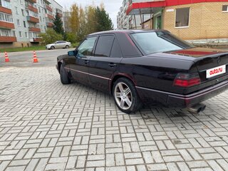 1989 Mercedes-Benz W124 230 5-speed, чёрный, 600000 рублей, вид 5