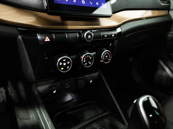 2024 Lada (ВАЗ) Vesta SW Cross I Рестайлинг (NG), белый, 1449000 рублей - вид 17