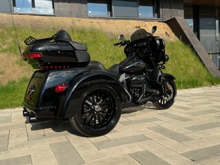 2025 Harley-Davidson Tri Glide, чёрный, 5000000 рублей, вид 3