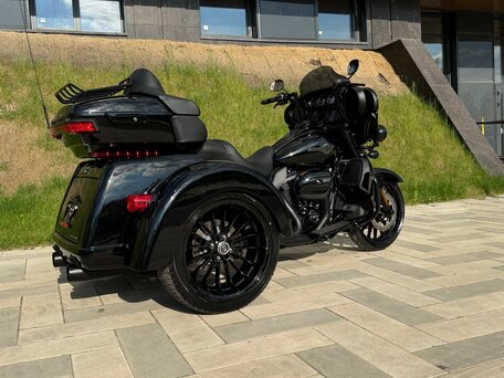 2025 Harley-Davidson Tri Glide, чёрный, 5000000 рублей, вид 3