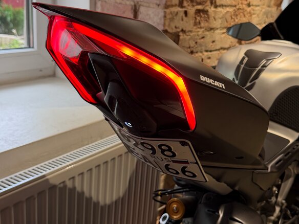 2022 Ducati Panigale V4, чёрный, 4100000 рублей - вид 6