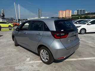 2024 Honda Fit IV Рестайлинг, серебристый, 1329999 рублей, вид 5