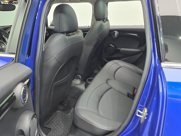 2018 Mini Hatch Cooper III (F55/F56) Рестайлинг, синий, 1360000 рублей - вид 8