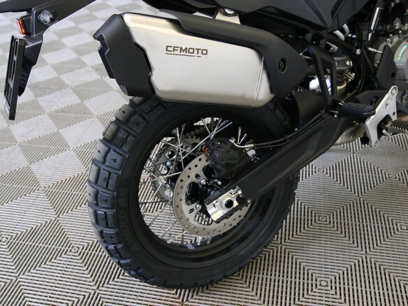 2026 CFMoto 800MT-X, чёрный - вид 14