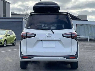2021 Toyota Sienta II Рестайлинг, белый, 1241000 рублей, вид 3