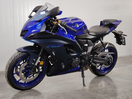 2022 Yamaha YZF-R7, синий, 799000 рублей, вид 3