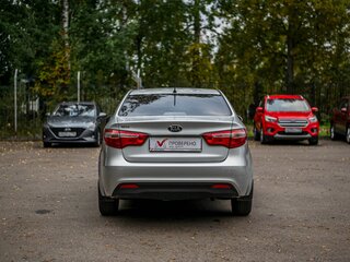 2015 Kia Rio III Рестайлинг, серебристый, 944000 рублей, вид 4