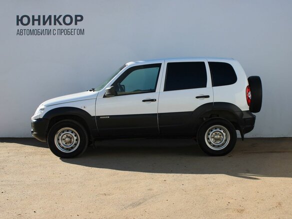 2017 Chevrolet Niva I Рестайлинг, белый, 619000 рублей - вид 1