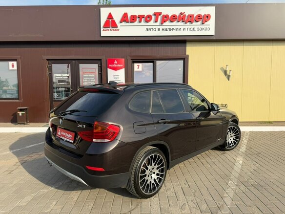 2014 BMW X1 20i I (E84) Рестайлинг, коричневый, 1480000 рублей - вид 3