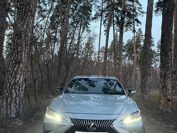 2024 Lexus ES 300h VII Рестайлинг, серый, 5500000 рублей - вид 3