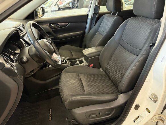 2017 Nissan Rogue II Рестайлинг, белый, 1350000 рублей - вид 9
