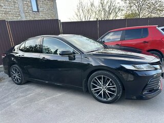 2021 Toyota Camry VIII (XV70) Рестайлинг, чёрный, 3800000 рублей, вид 3