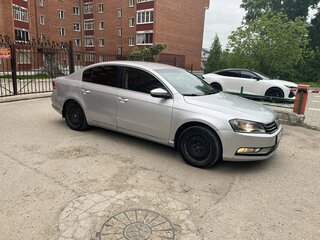 2011 Volkswagen Passat B7, серебристый, 670000 рублей, вид 1