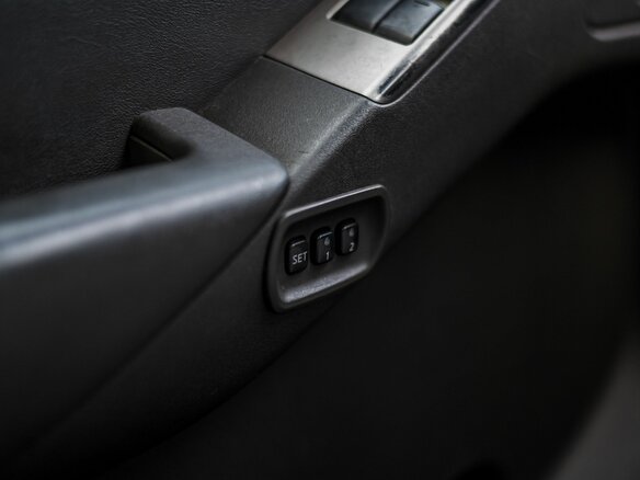 2006 Nissan Pathfinder III, чёрный - вид 11