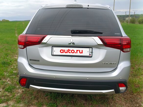 2017 Mitsubishi Outlander III Рестайлинг 2, серебристый, 1760000 рублей - вид 7
