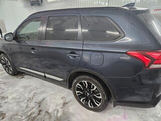 2021 Mitsubishi Outlander III Рестайлинг 3, синий, 2790000 рублей, вид 4