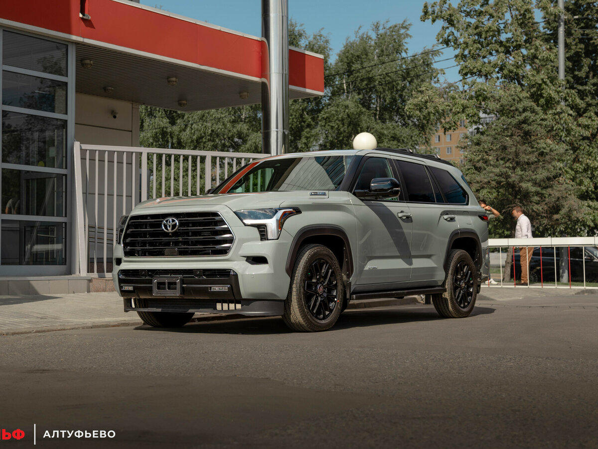 Открыть фотографии: Toyota Sequoia III