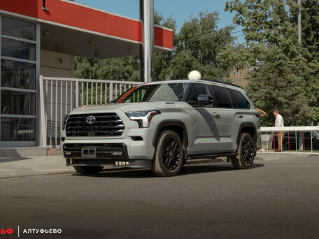 Toyota Sequoia III